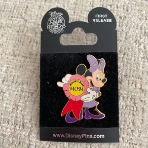 Disney trading pin - worlds best mom